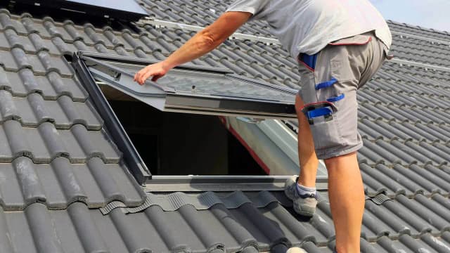 Ile kosztuje nowy dach? Poznaj ukryte koszty i materiały