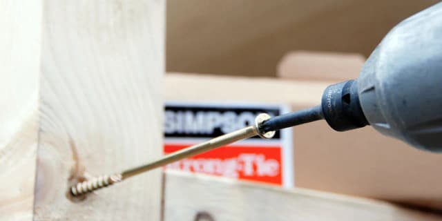 Dom szkieletowy: wkręty czy gwoździe? Wybór, który ma znaczenie